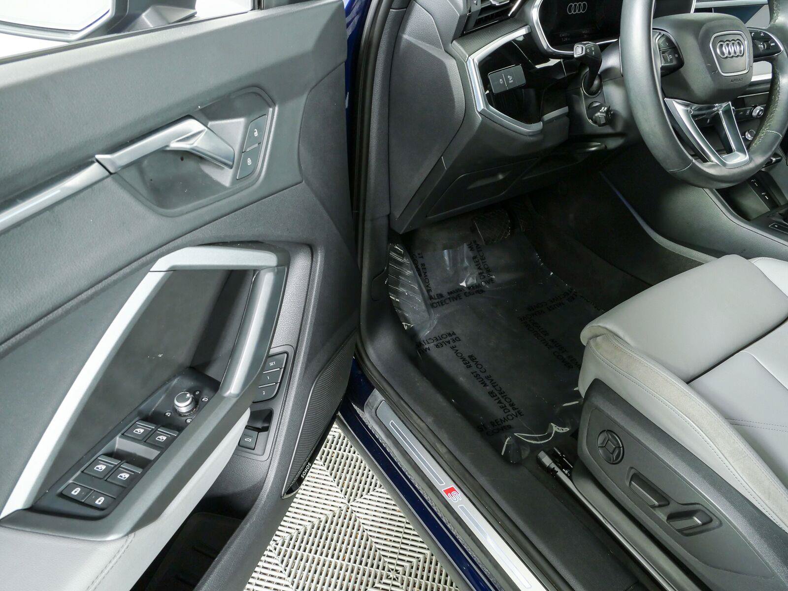 Used 2022 Audi Q3 2.0T Premium Plus w/ Premium Plus Package AWD/4WD image 8