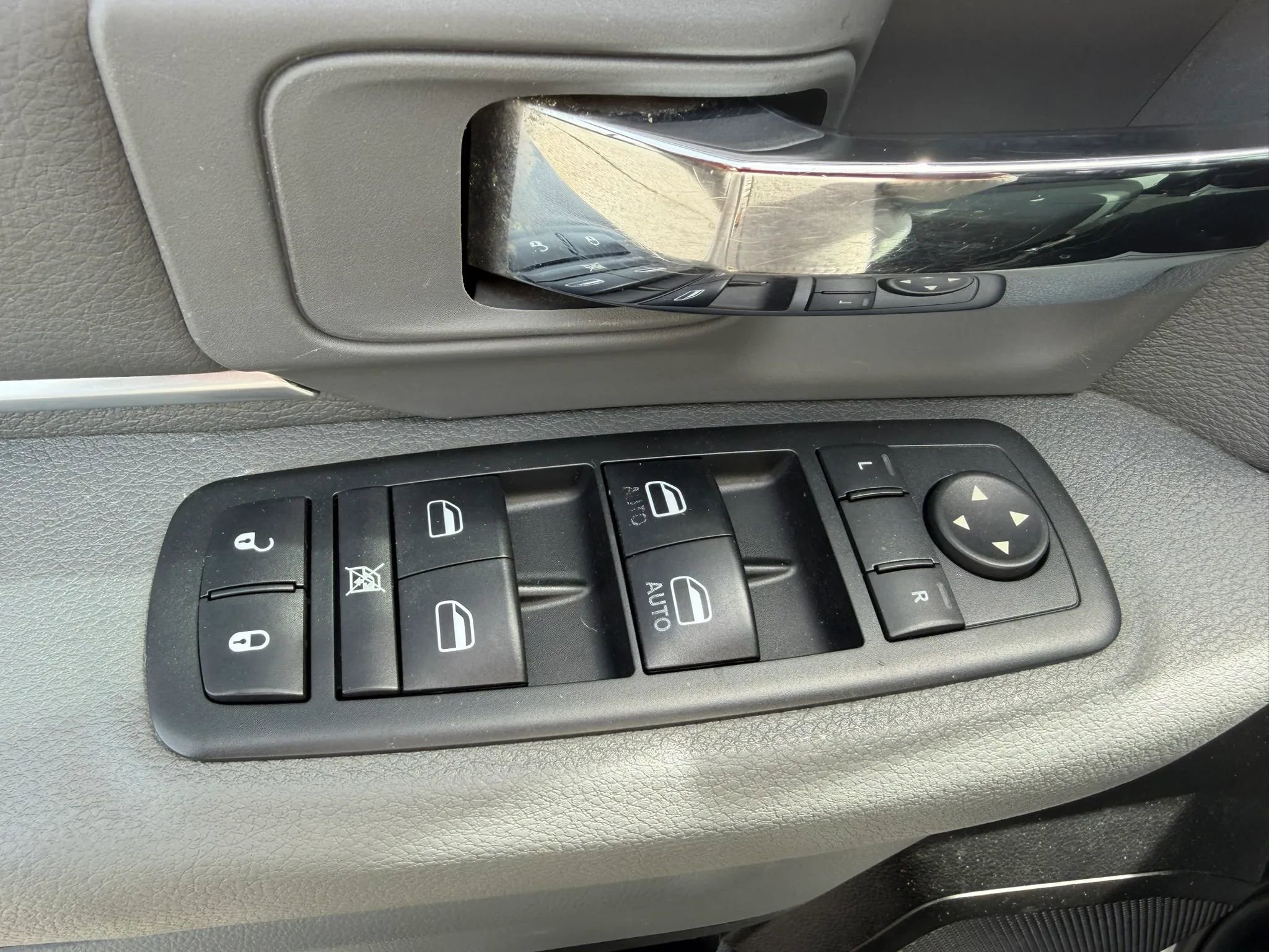 Used 2014 RAM 1500 Classic SLT image 22