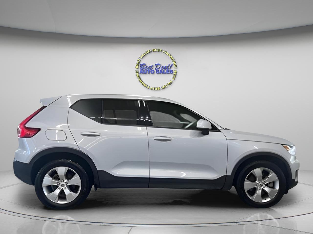 Used 2022 Volvo XC40 T5 Momentum AWD/4WD image 6