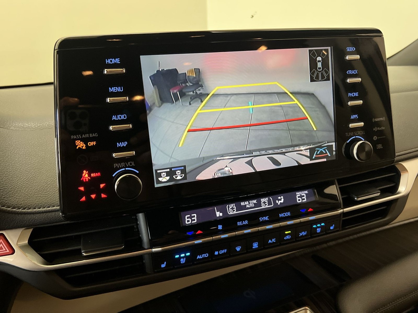 Used 2021 Toyota Sienna Limited FWD image 18