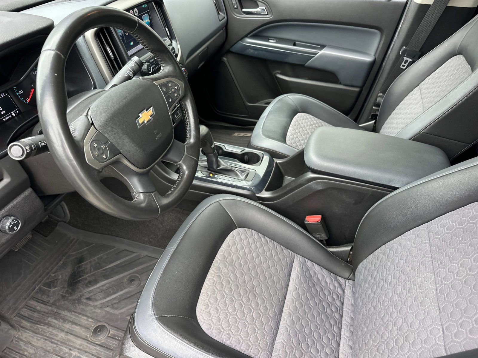 Used 2015 Chevrolet Colorado Z71 AWD/4WD image 9