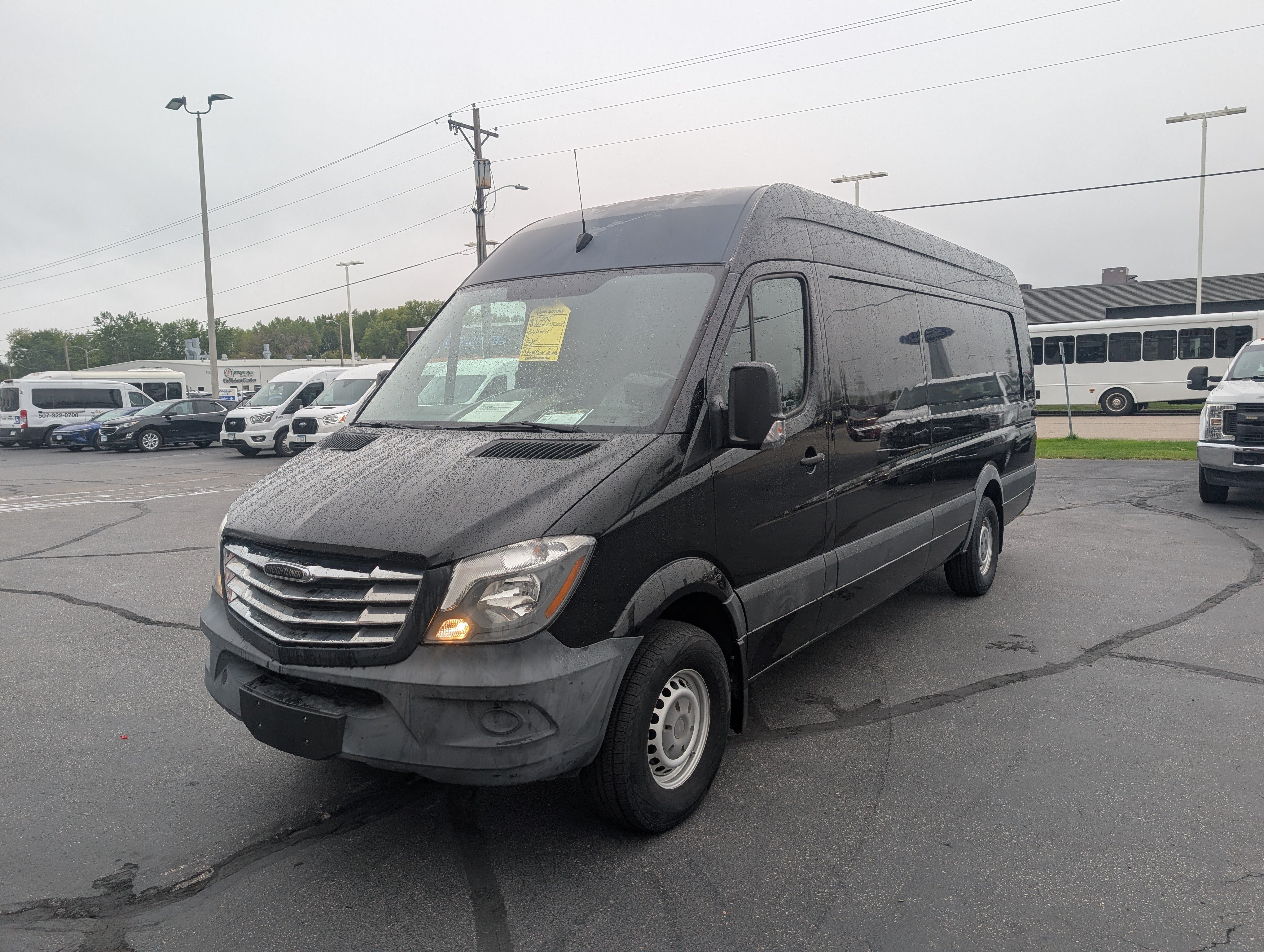 Used 2015 Freightliner Sprinter 2500 RWD image 4