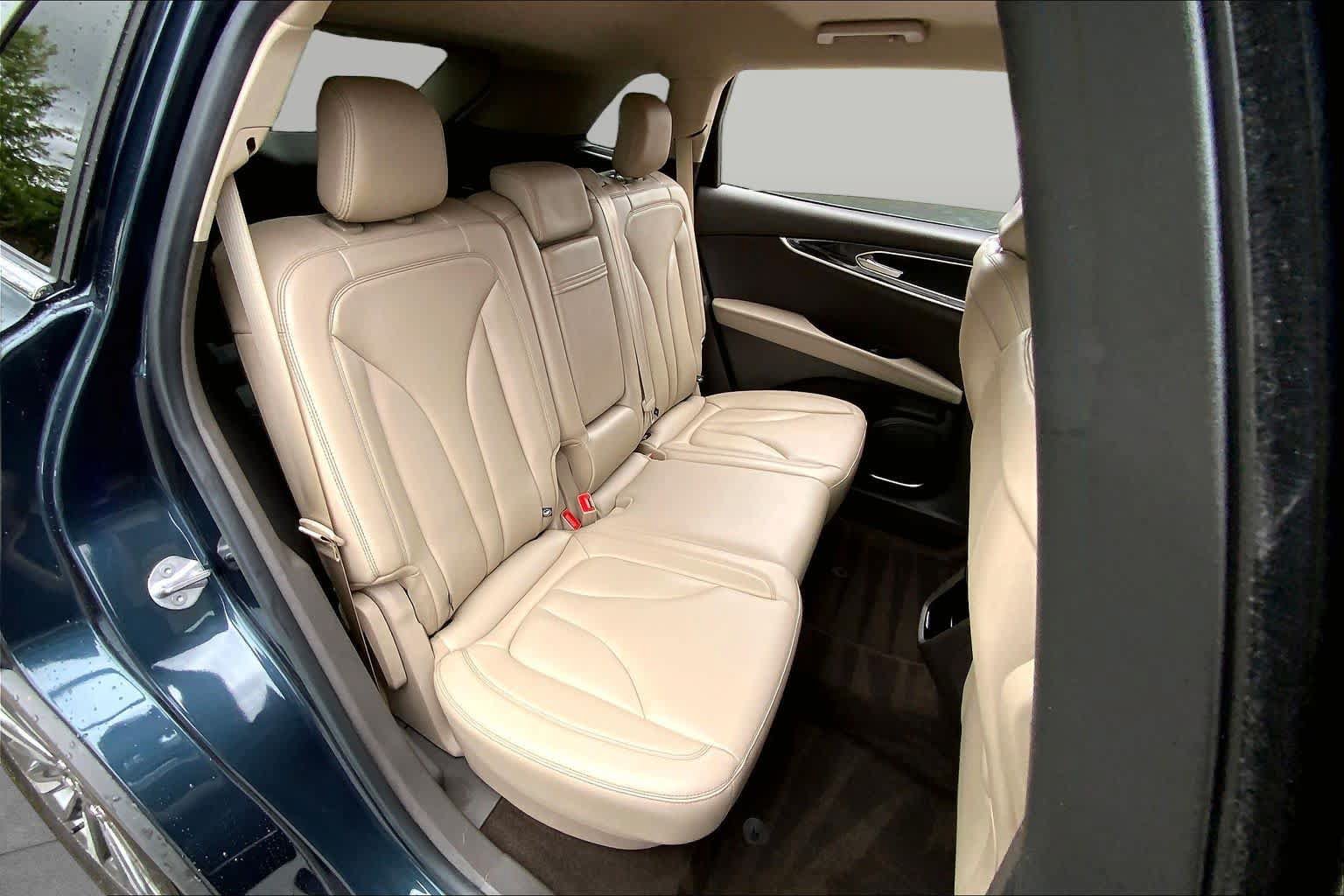 Used 2023 Lincoln Nautilus FWD w/ Premium Package image 19