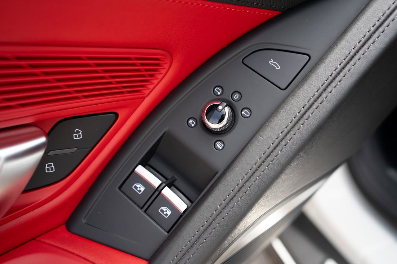 Used 2018 Audi R8 V10 RWD image 35