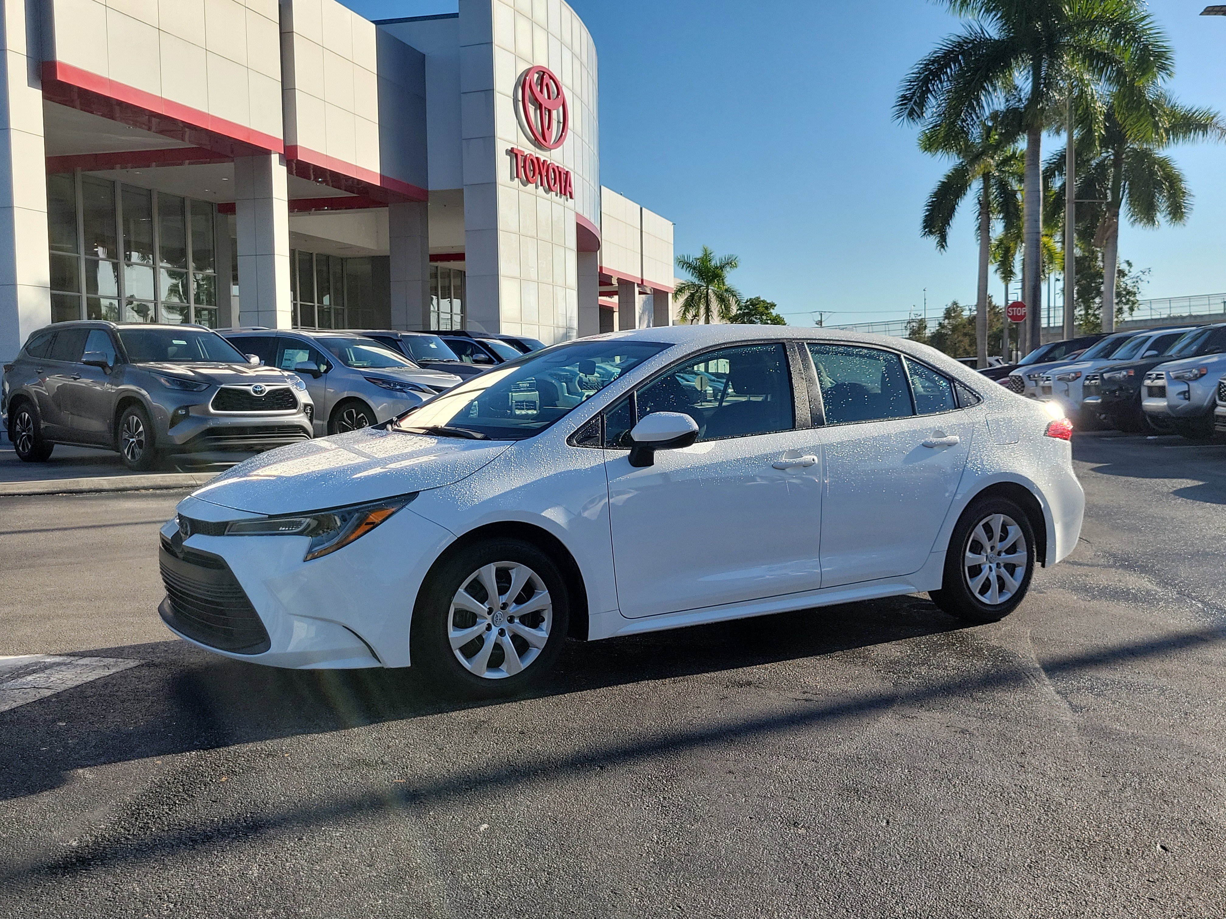 Used 2023 Toyota Corolla LE image 2