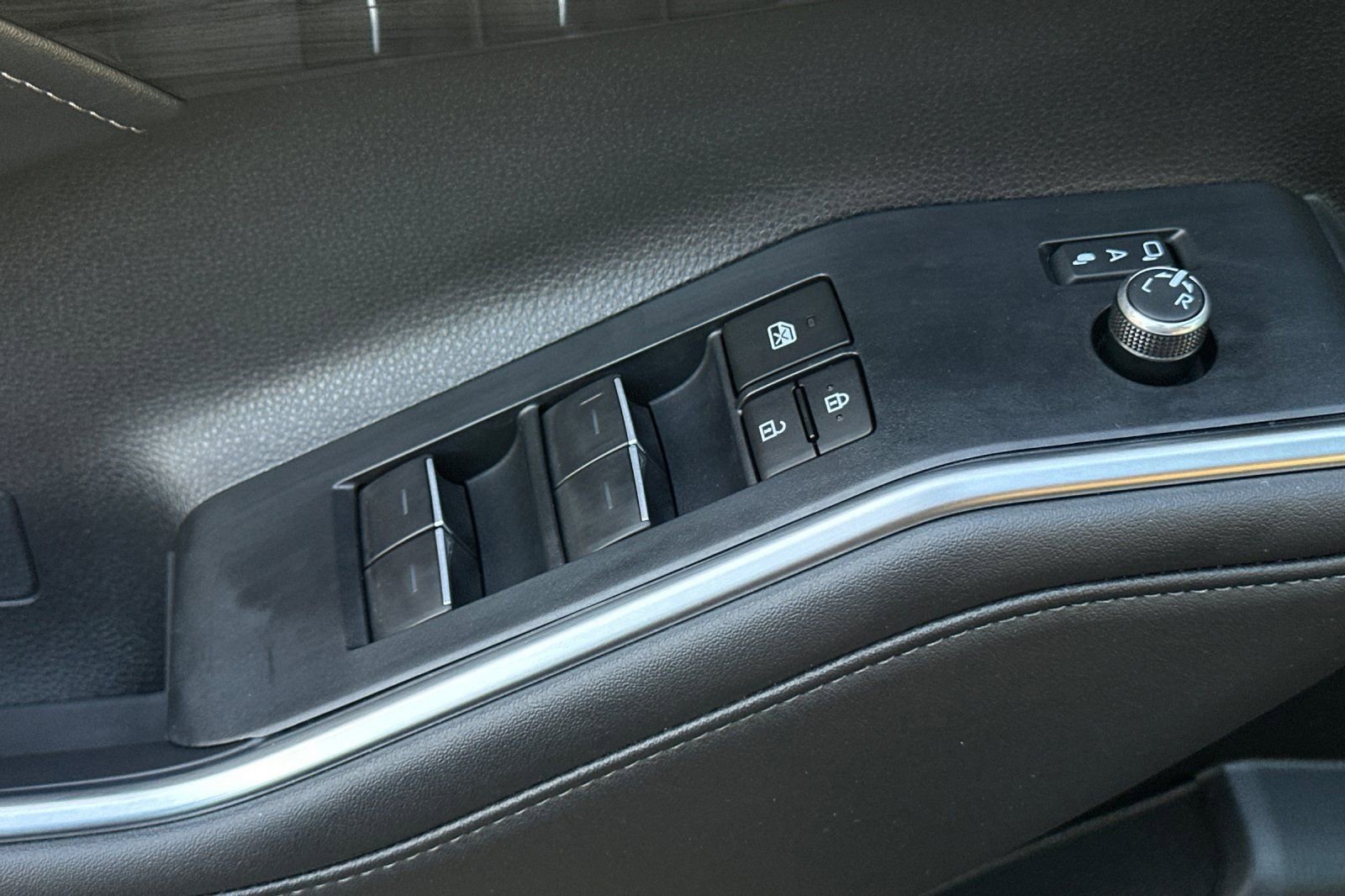 Used 2024 Toyota Highlander Limited image 26