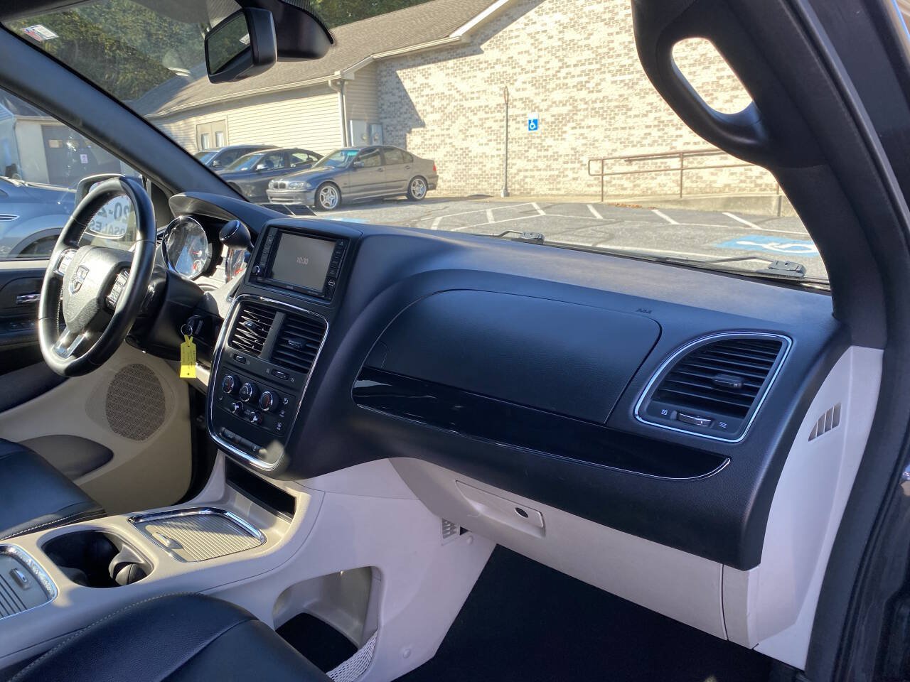 Used 2018 Dodge Grand Caravan SXT FWD image 22
