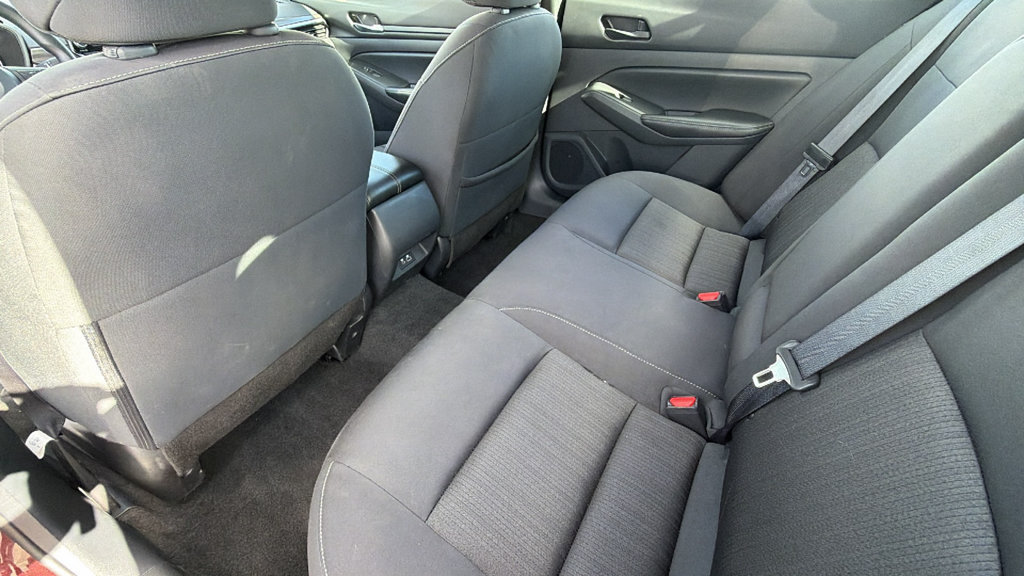 Used 2025 Nissan Altima 2.5 SV FWD image 24