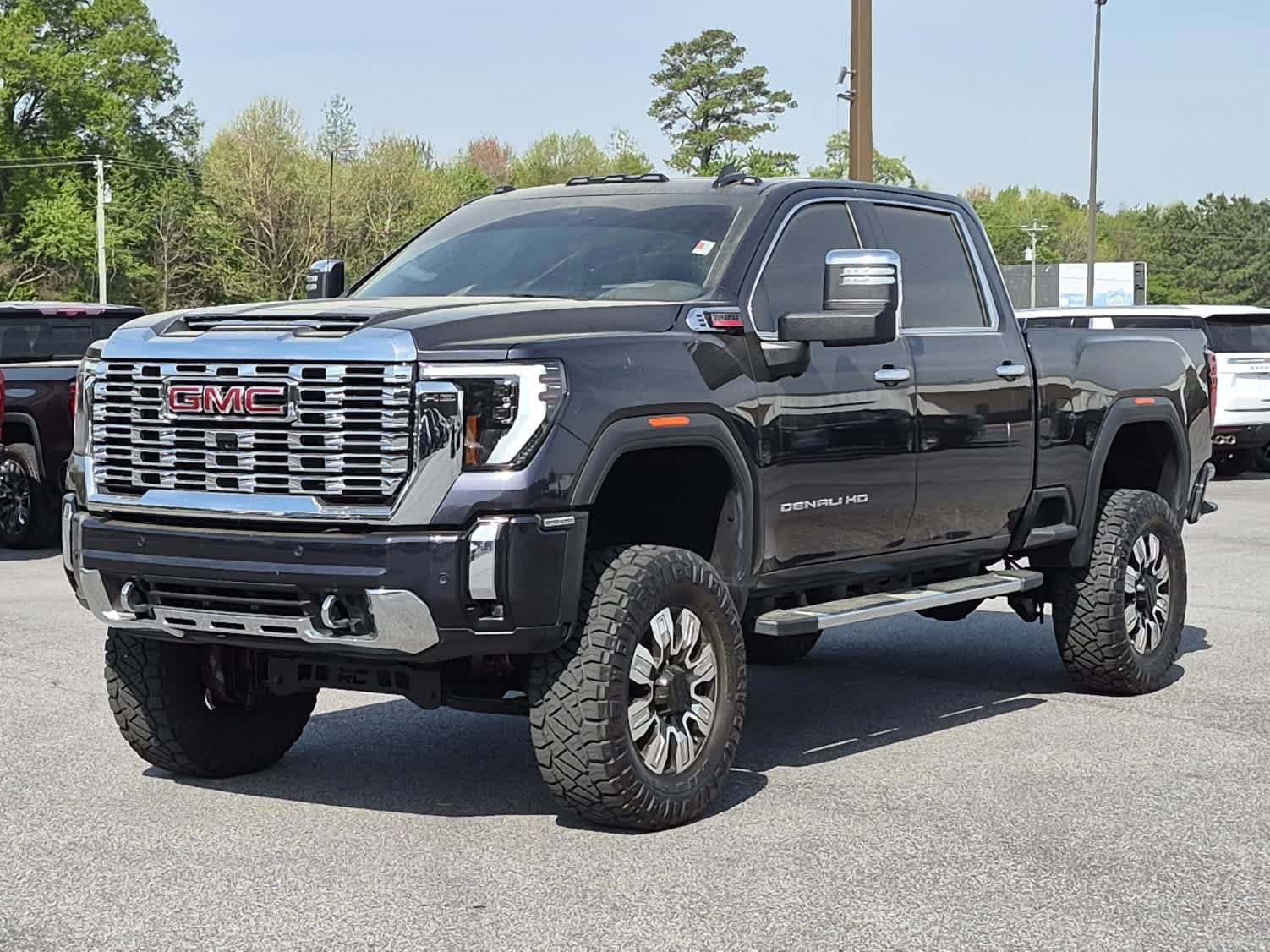 Used 2024 GMC Sierra 2500 Denali w/ Denali Reserve Package AWD/4WD image 1