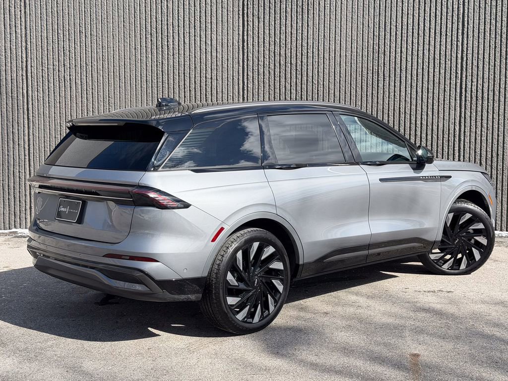 Used 2024 Lincoln Nautilus Reserve w/ Jet Appearance Package (87T) image 7