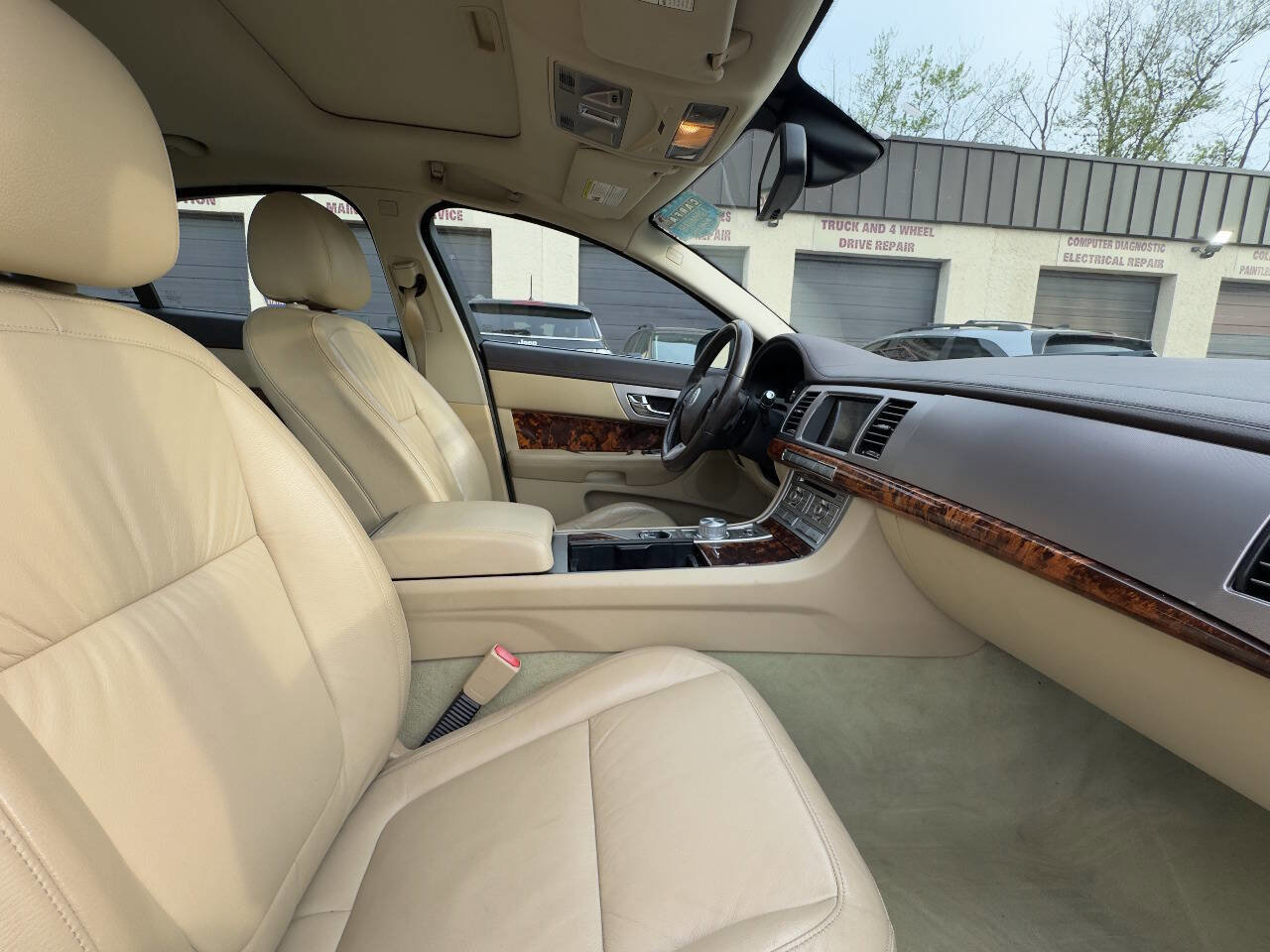 Used 2009 Jaguar XF Luxury RWD image 13