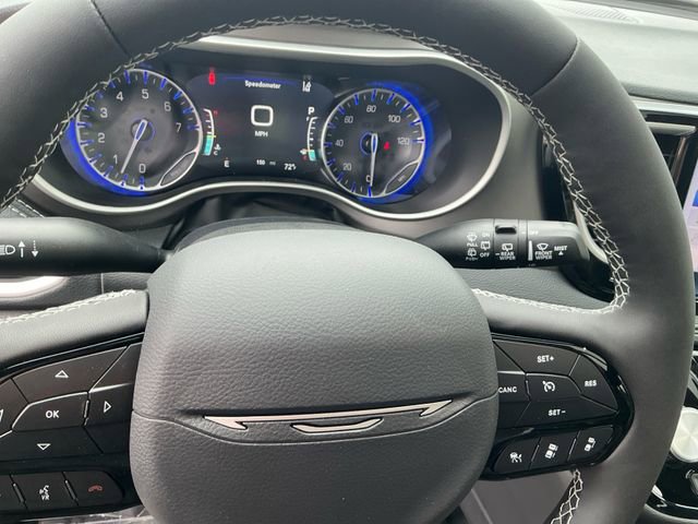 New 2027 Chrysler Pacifica Limited AWD/4WD image 26