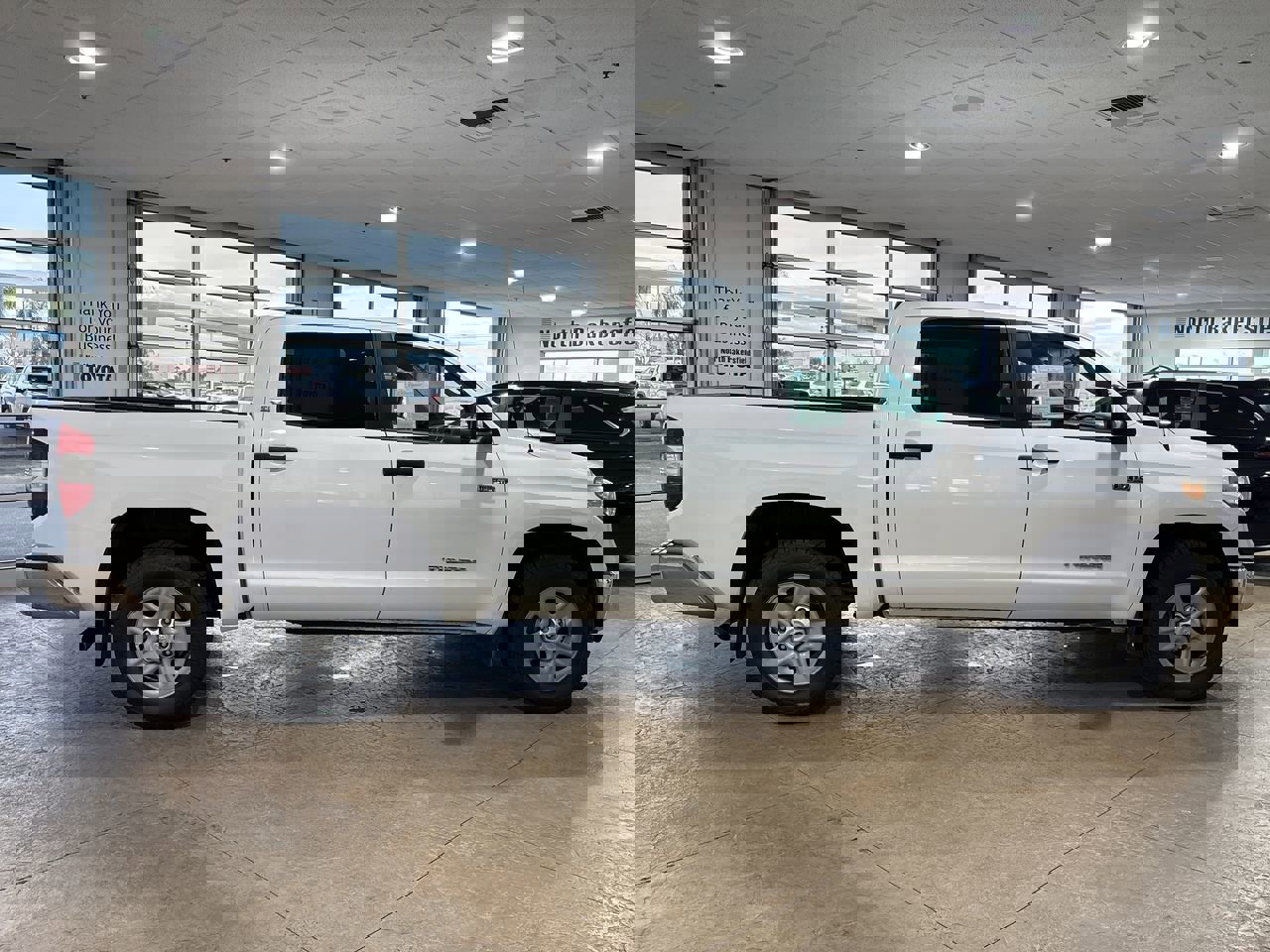 Used 2017 Toyota Tundra SR5 image 3