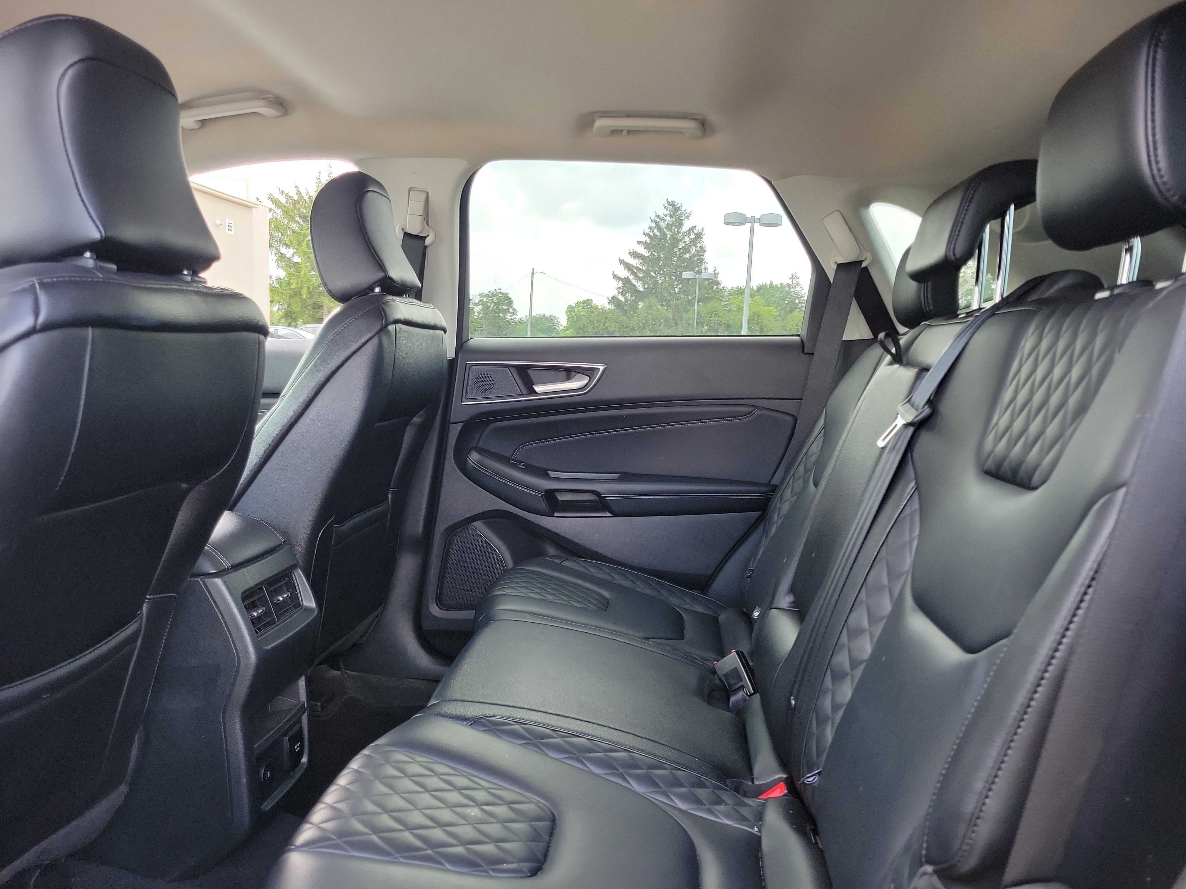 Used 2024 Ford Edge Titanium image 11