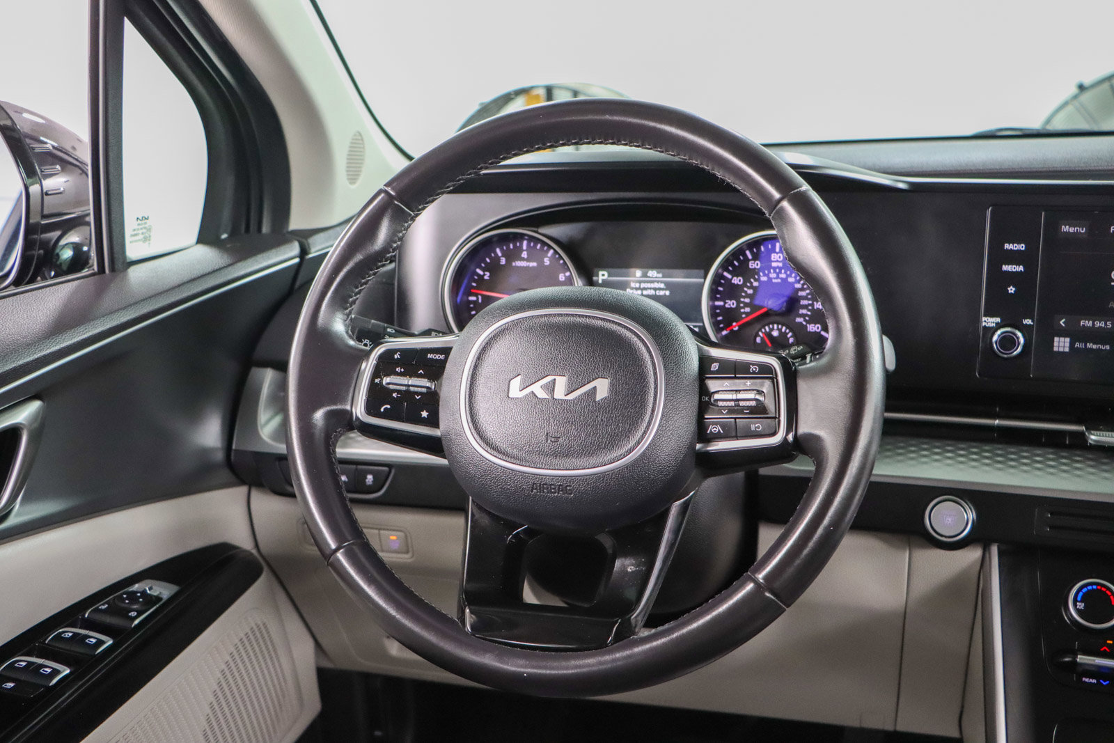 Used 2024 Kia Carnival LX image 12