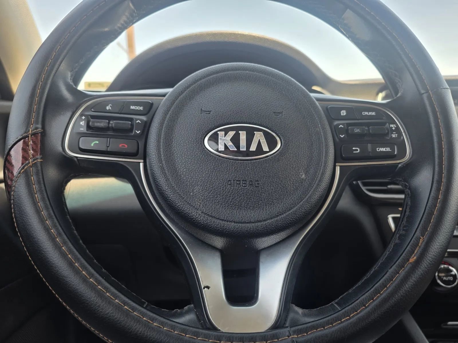 Used 2017 Kia Optima Premium w/ Hybrid Convenience Package FWD image 22