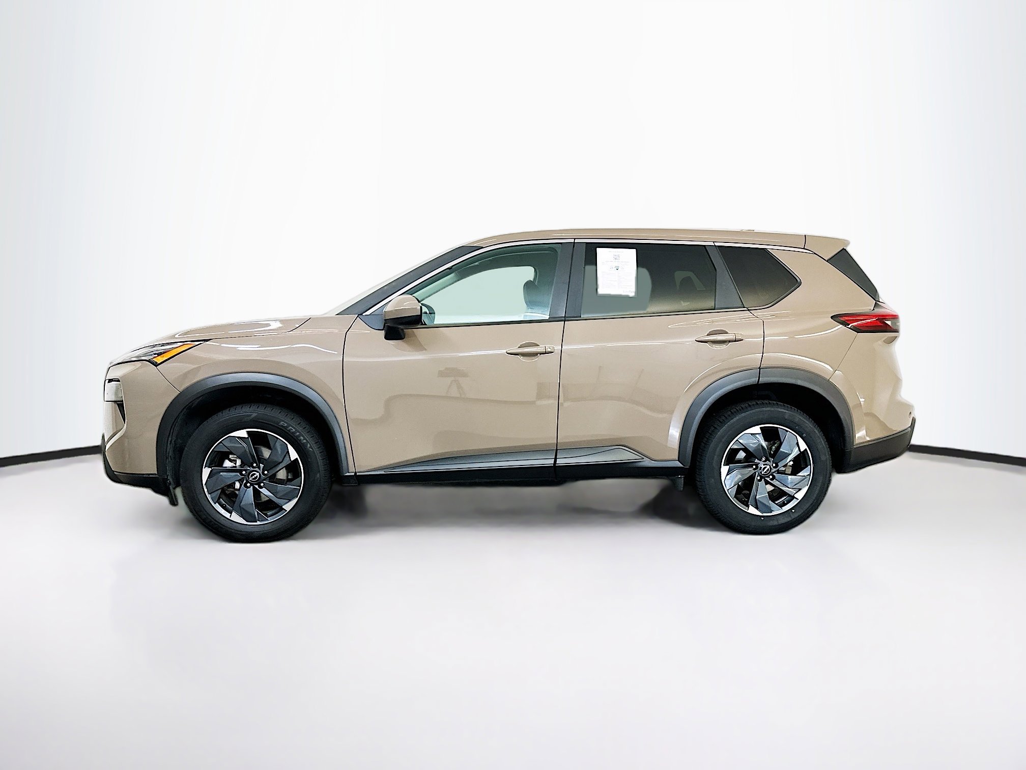 Used 2025 Nissan Rogue SV image 4