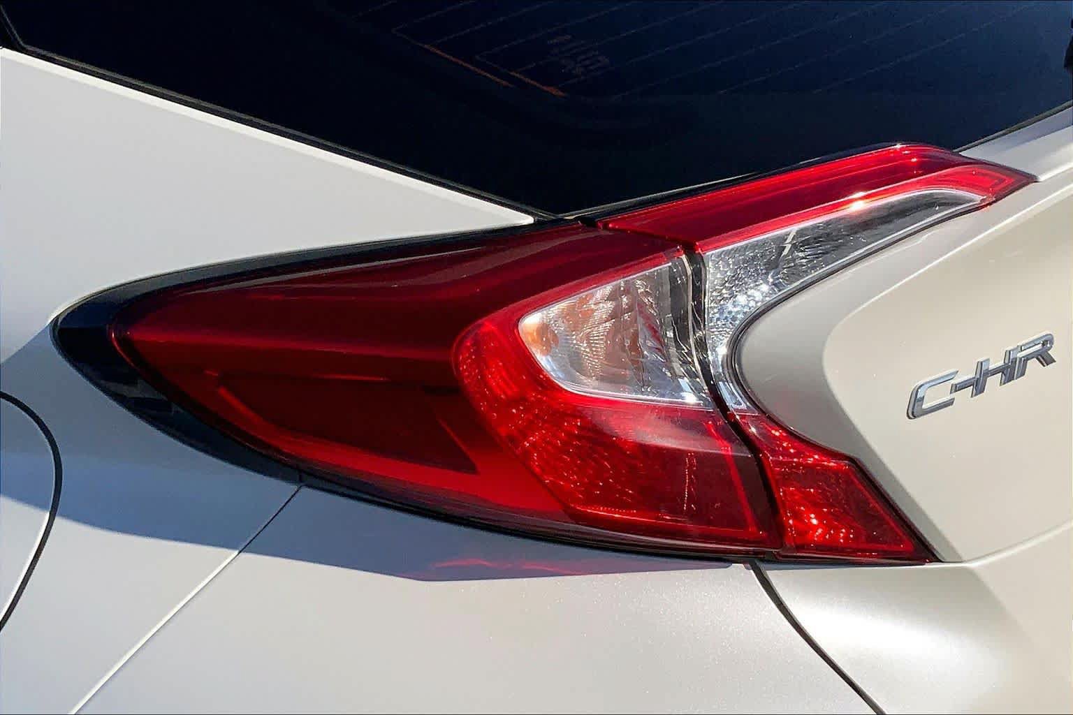Used 2019 Toyota C-HR XLE FWD image 29