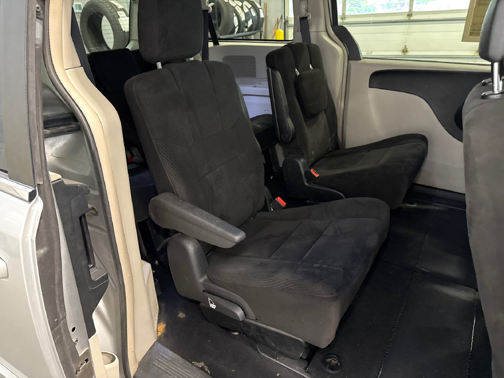 Used 2012 Dodge Grand Caravan Crew FWD image 14