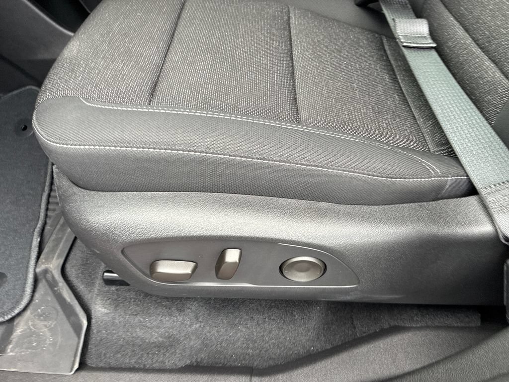 Used 2025 Chevrolet Traverse LT w/ LPO, Floor Liner Package AWD/4WD image 11