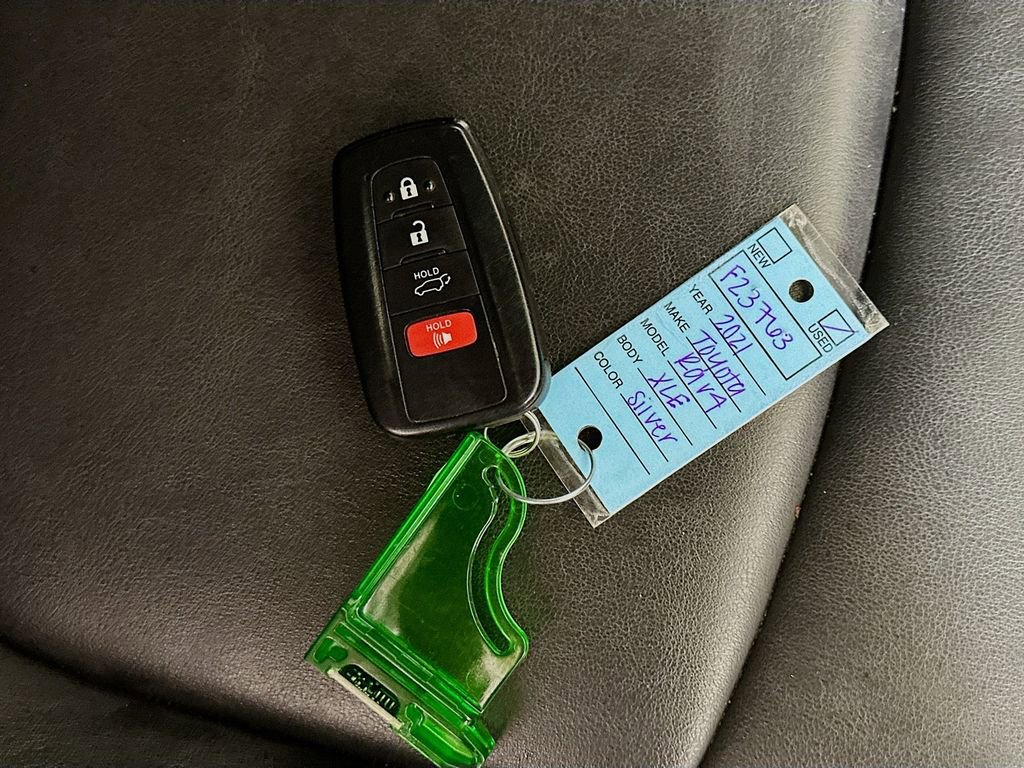 Used 2021 Toyota RAV4 XLE Premium image 35