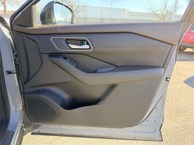 Used 2022 Nissan Rogue Platinum w/ Head-Up Display Package image 8