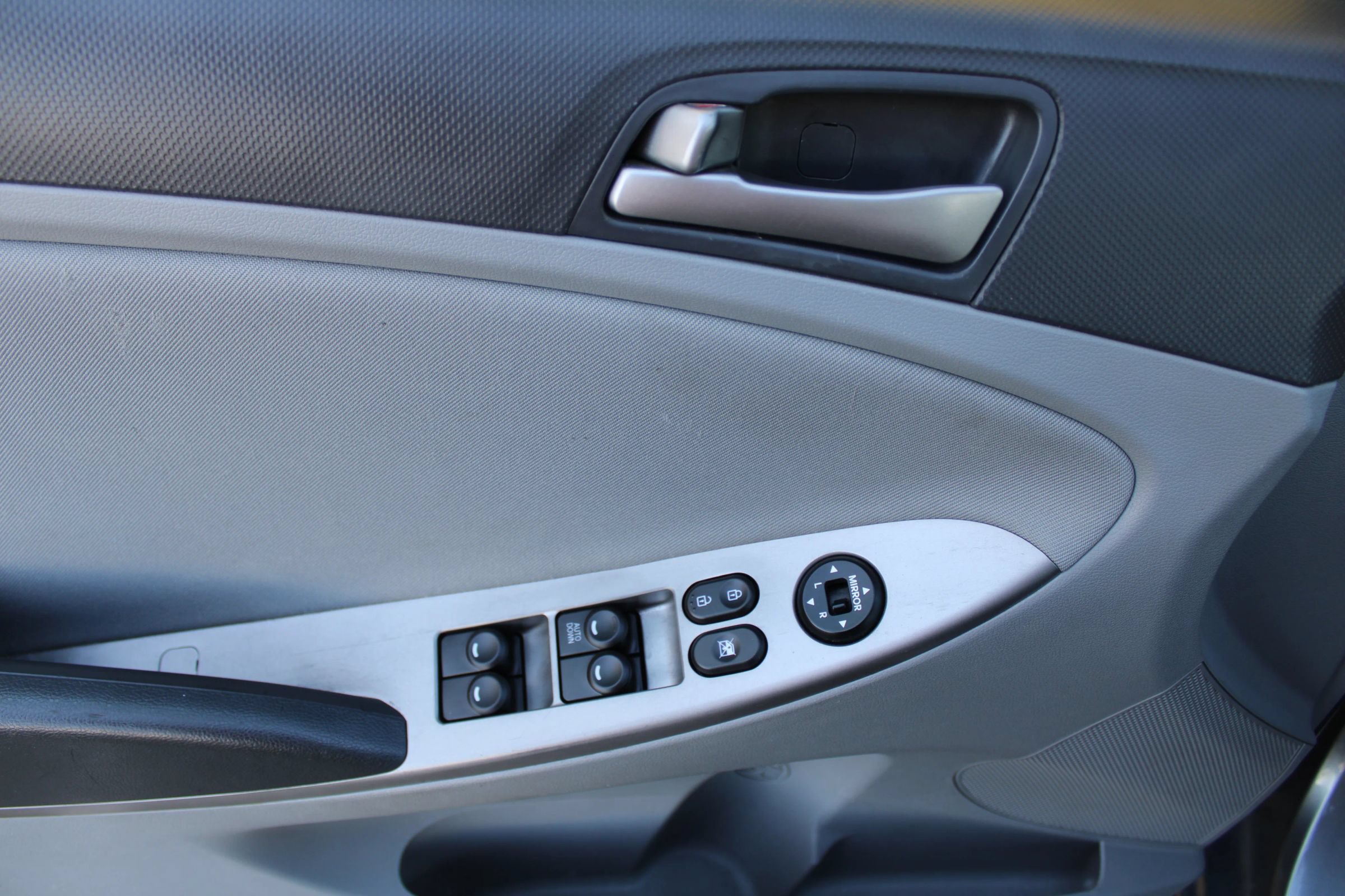 Used 2017 Hyundai Accent SE FWD image 26