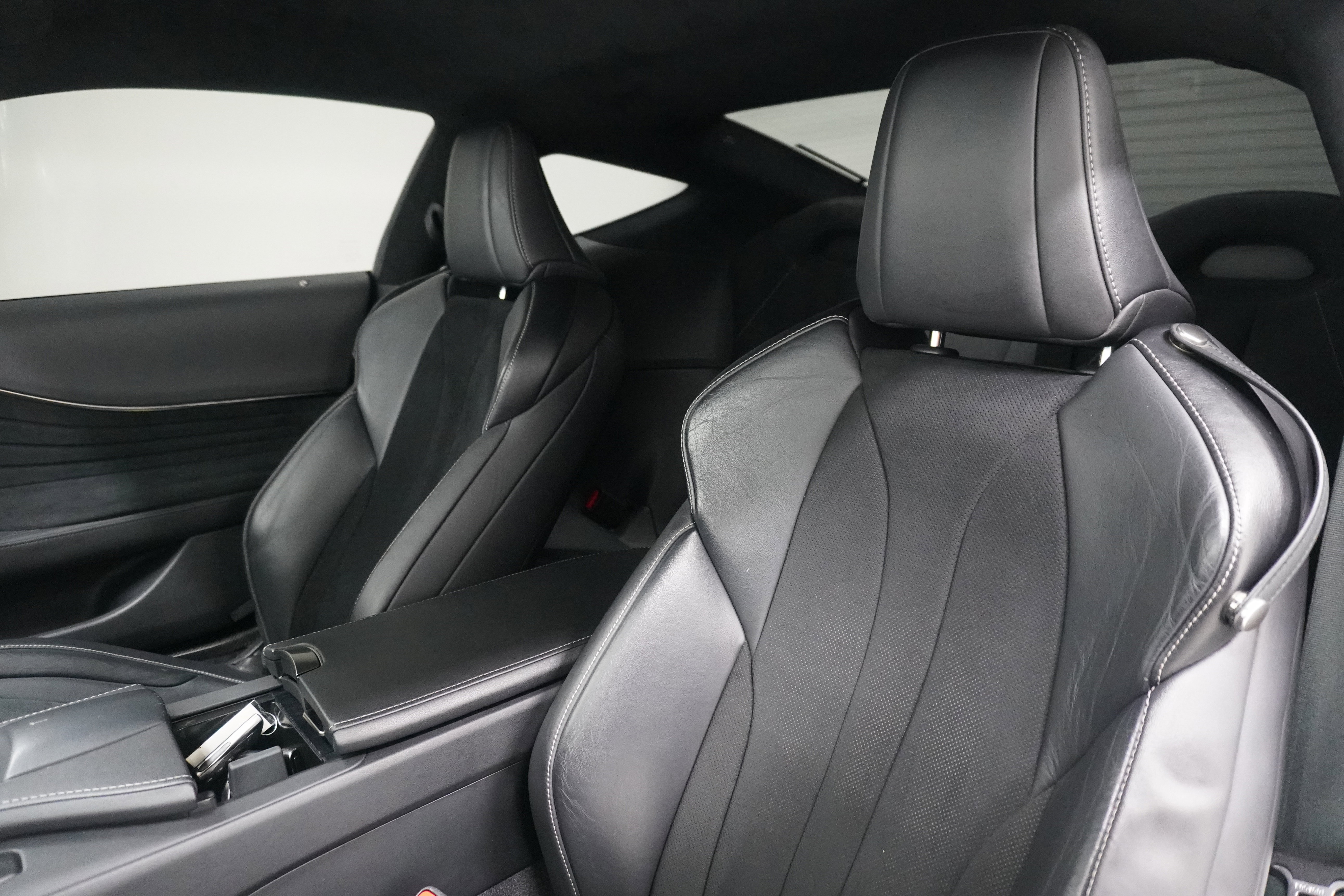 Used 2018 Lexus LC 500 Coupe w/ Performance Package RWD image 11