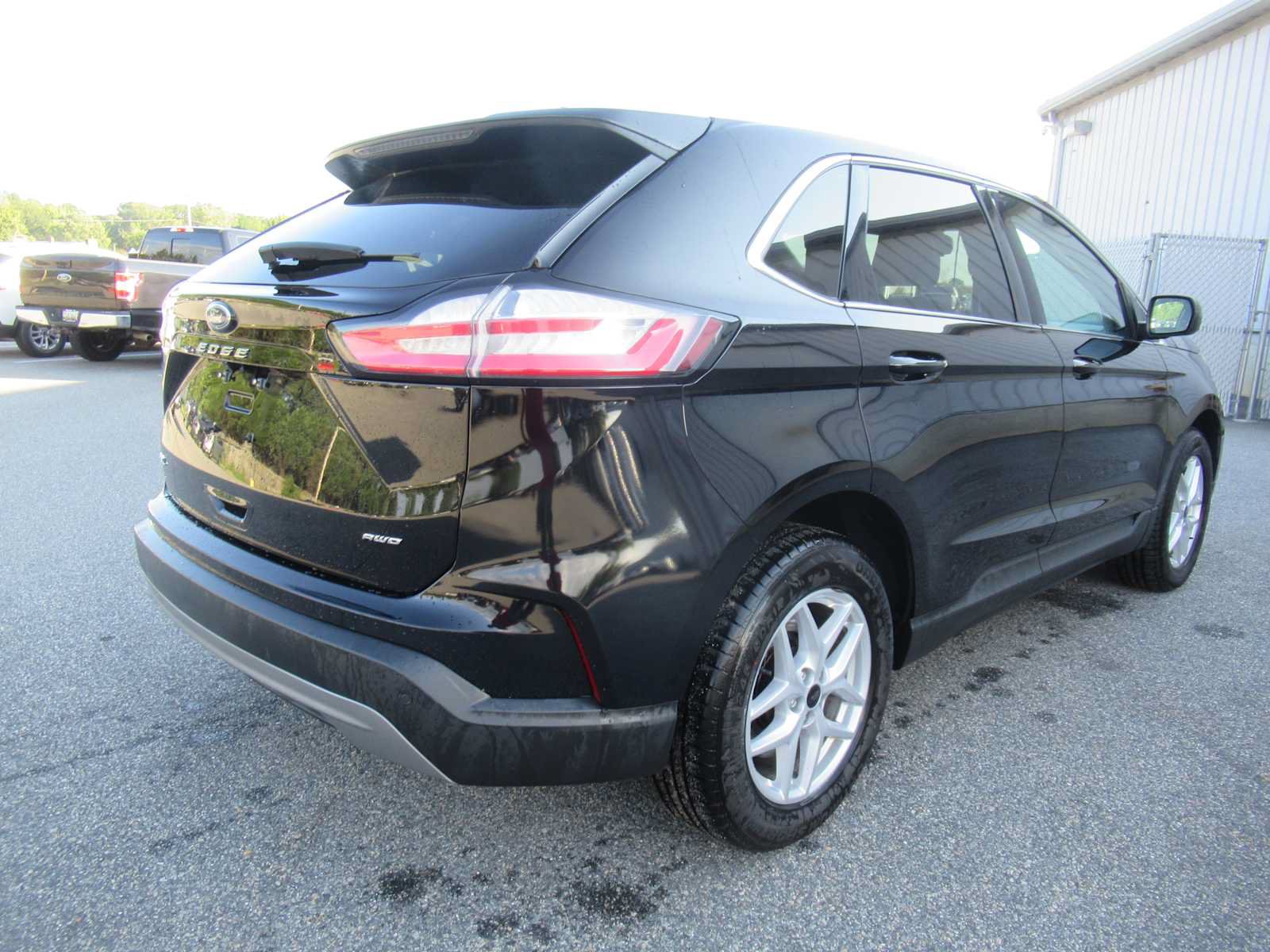 Used 2024 Ford Edge SEL AWD/4WD image 5
