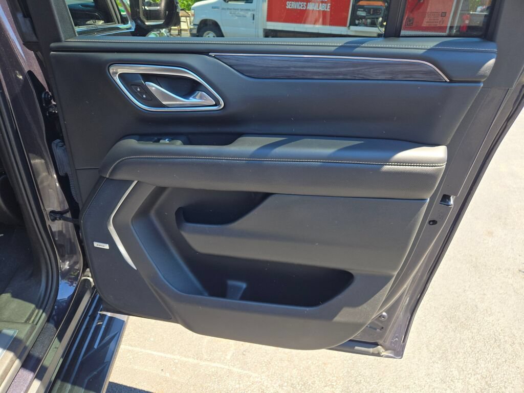 Certified 2023 GMC Yukon XL SLT w/ SLT Premium Package AWD/4WD image 14