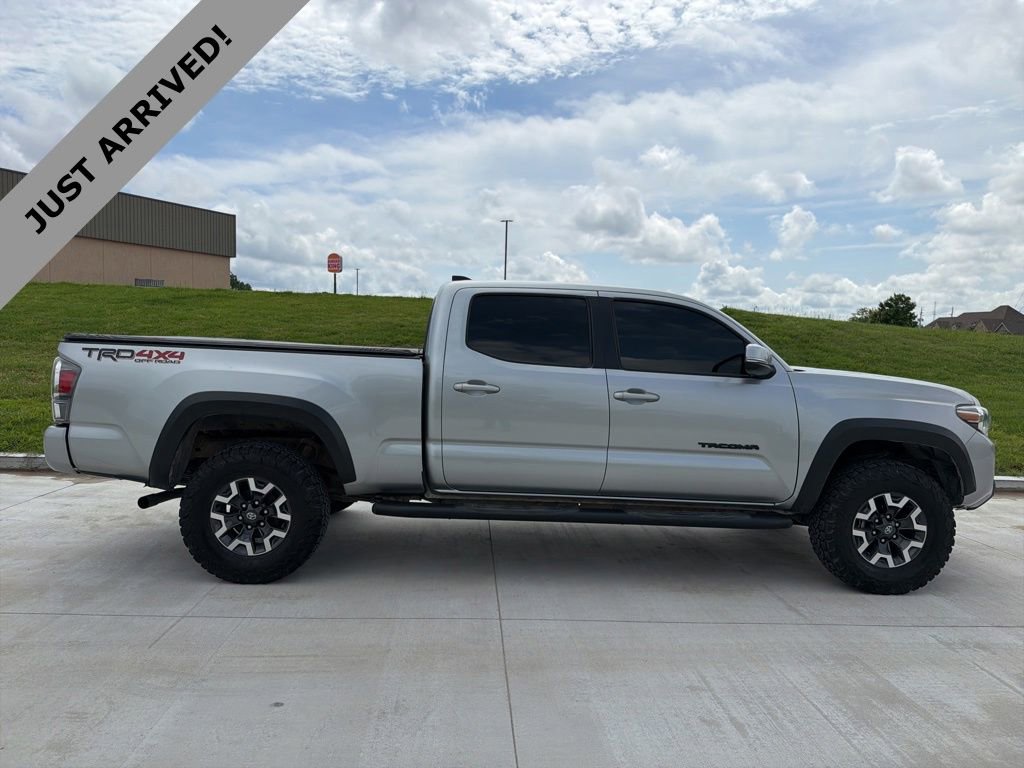 Used 2022 Toyota Tacoma TRD Off-Road w/ Technology Package AWD/4WD image 4