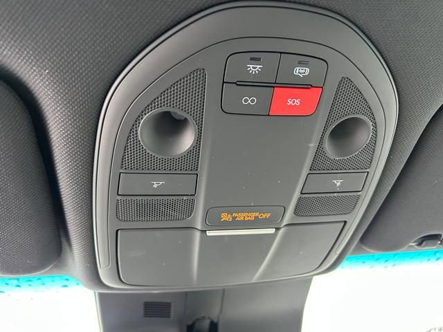 Used 2025 Genesis G70 2.5T image 25