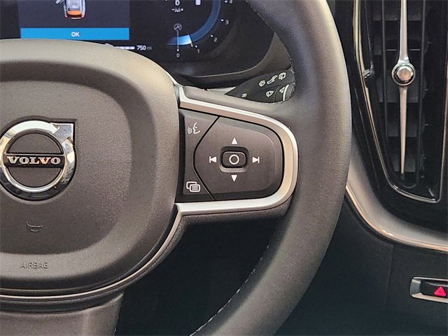 Used 2025 Volvo XC60 B5 Core image 27