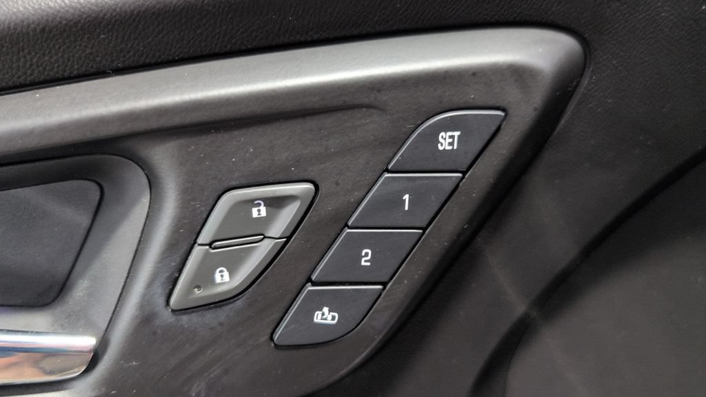 Used 2018 Chevrolet Malibu Premier w/ Premier Sun and Wheel Package FWD image 8