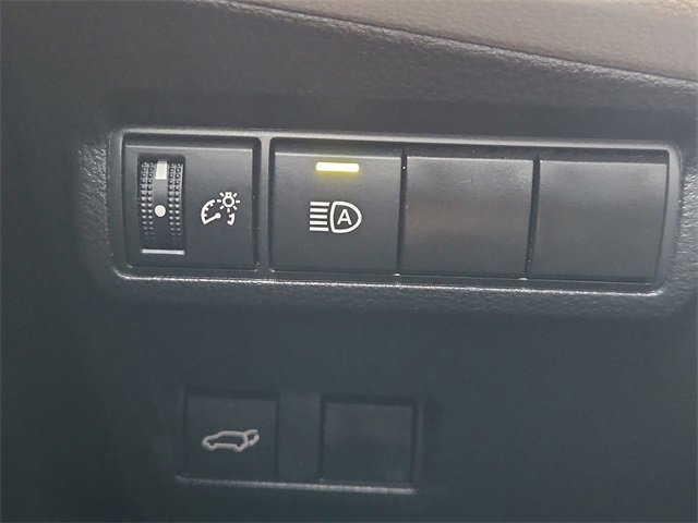 Used 2023 Toyota Corolla Cross XLE image 17