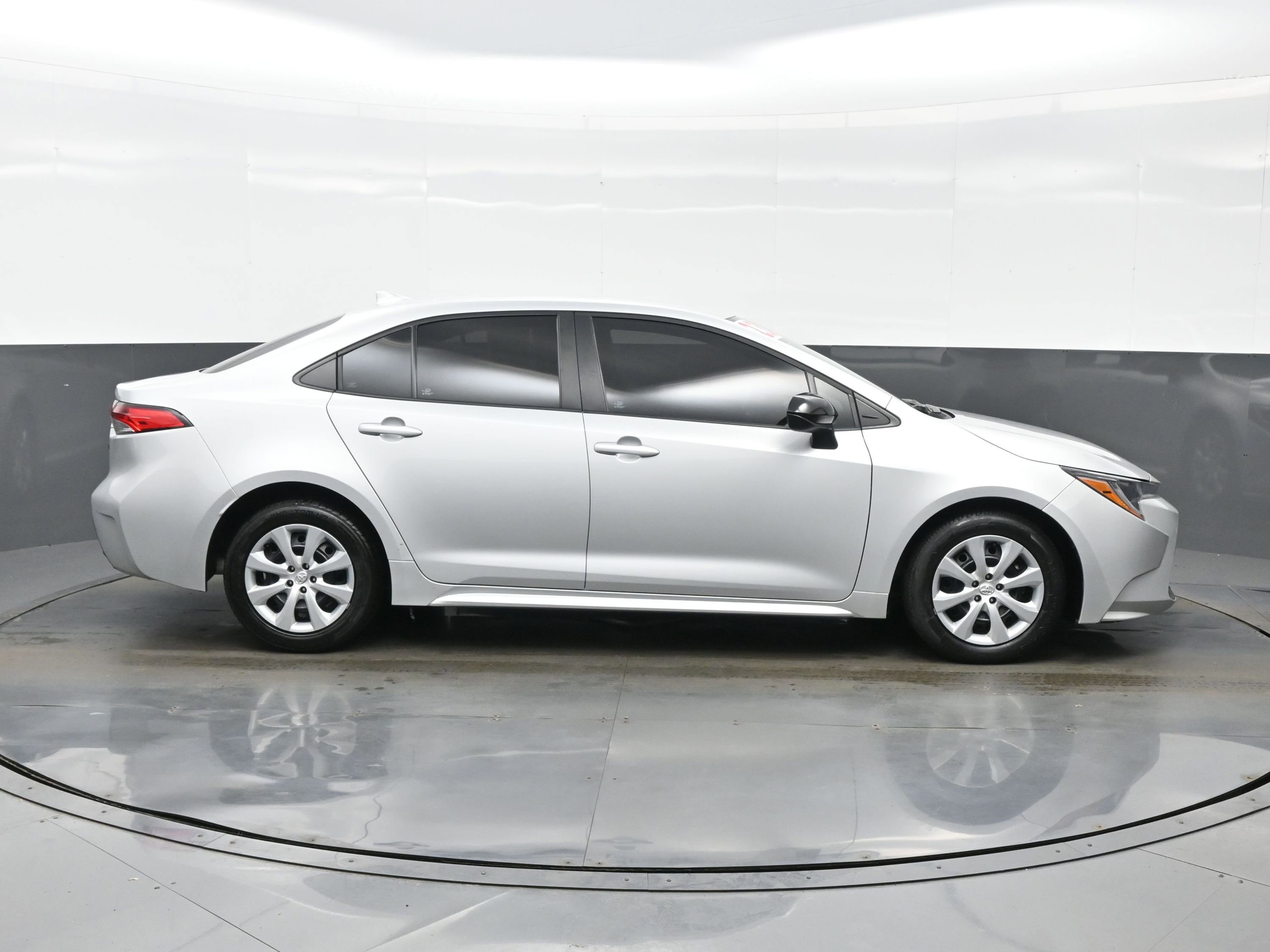 Used 2023 Toyota Corolla LE image 7