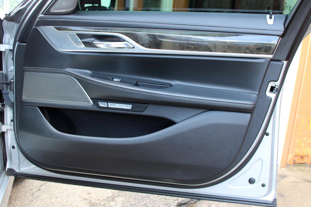 Used 2017 BMW 750i RWD image 43