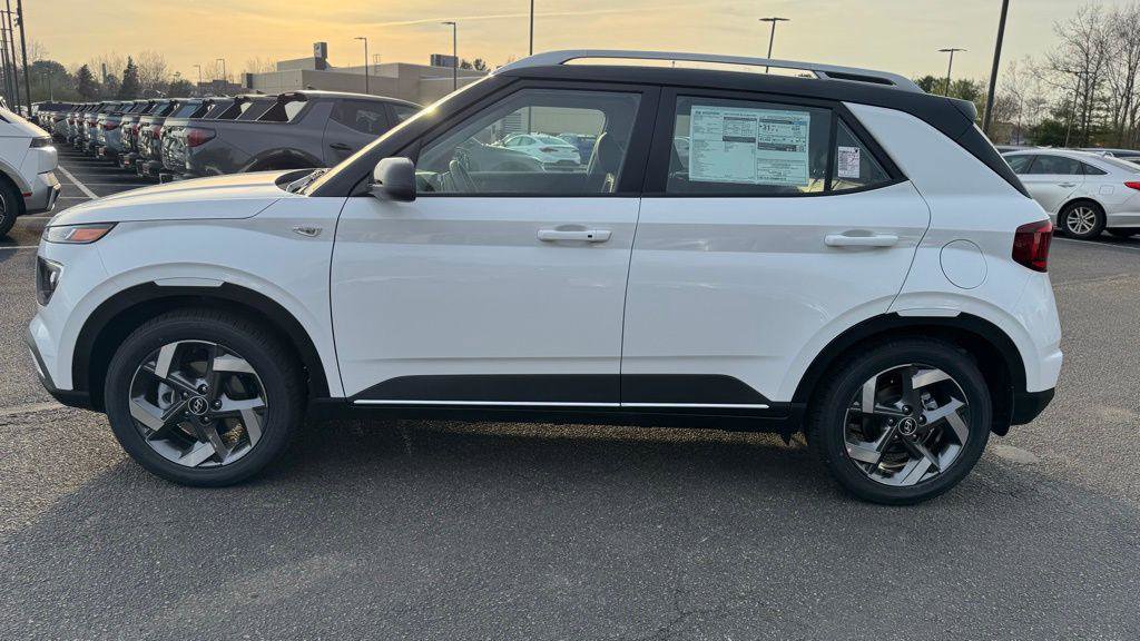 New 2026 Hyundai Venue SEL FWD image 4