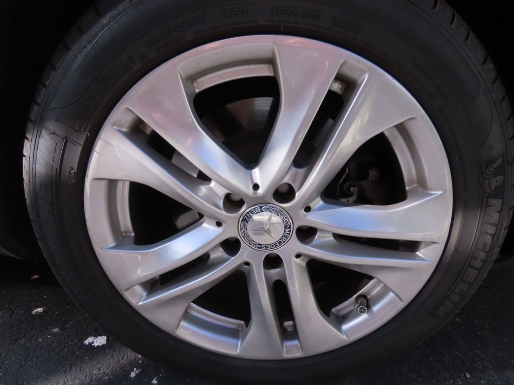 Used 2011 Mercedes-Benz E 550 Sedan image 16