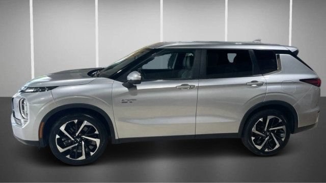 Used 2024 Mitsubishi Outlander SE AWD/4WD image 4