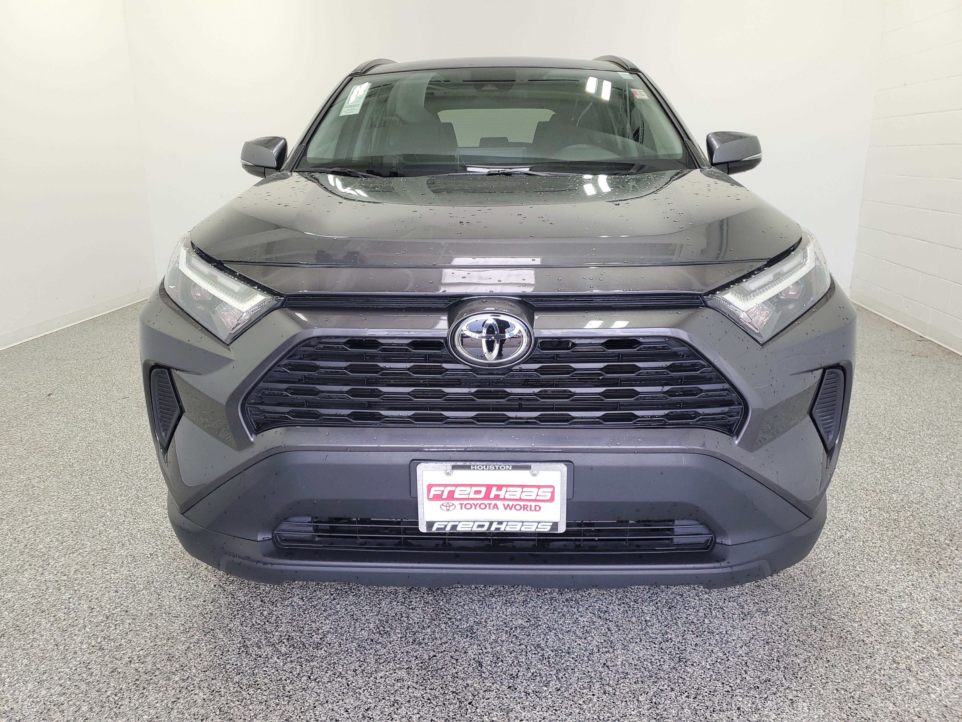 Used 2025 Toyota RAV4 XLE FWD image 4
