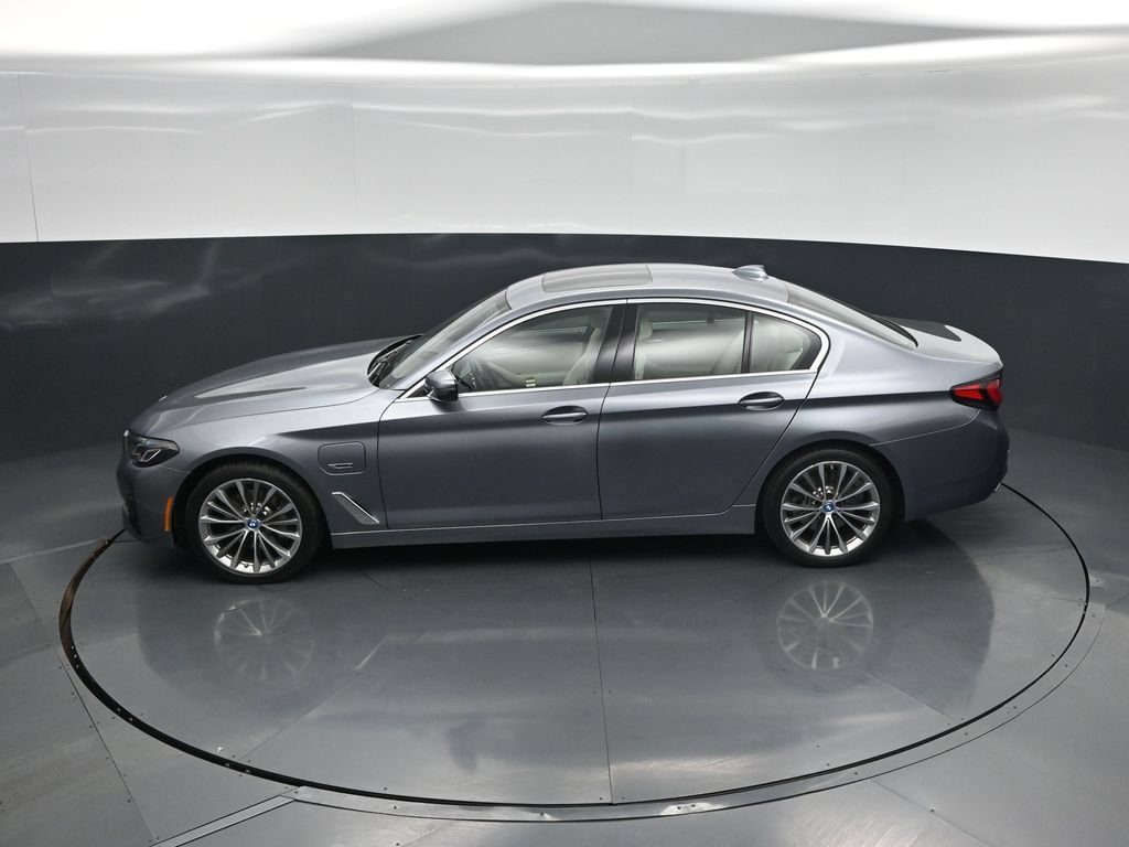 Used 2022 BMW 530e w/ Convenience Package RWD image 41