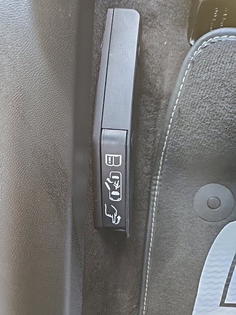 Used 2023 Chevrolet Corvette Stingray Coupe w/ Z51 Performance Package image 31