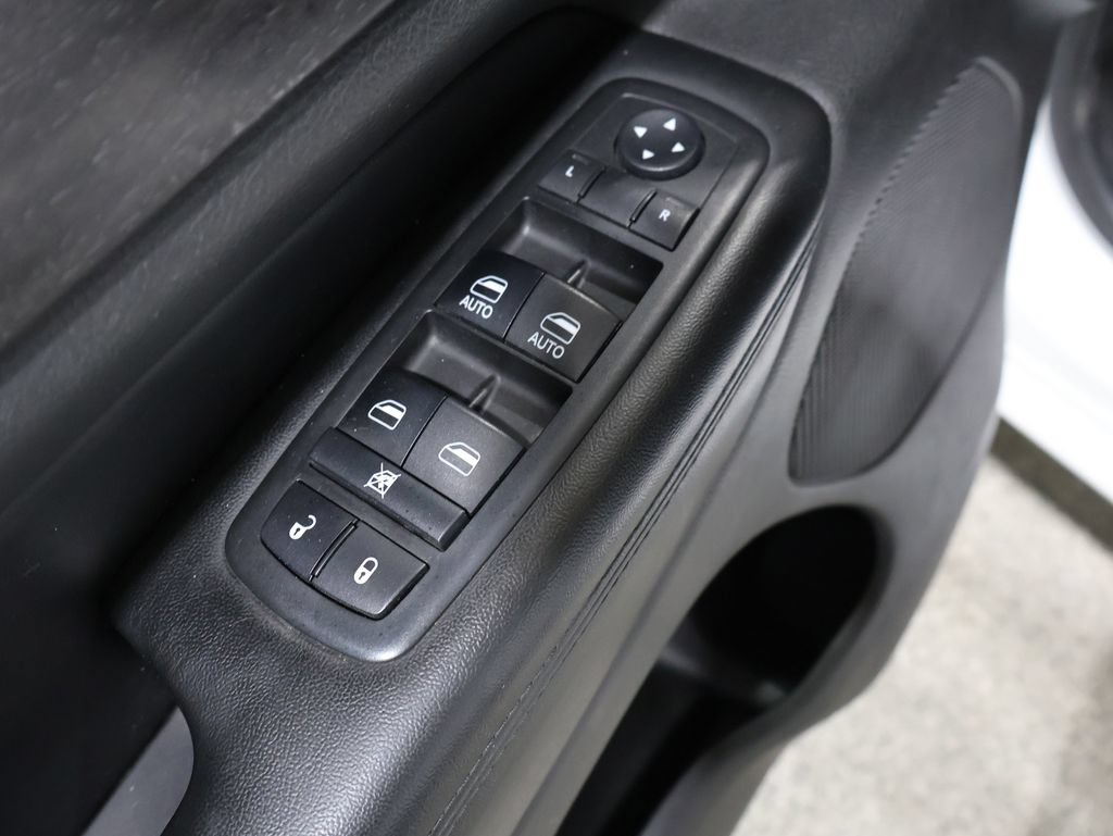 Used 2018 Jeep Grand Cherokee Altitude AWD/4WD image 14