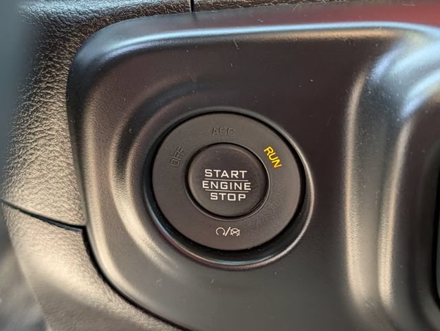 Used 2018 Jeep Wrangler Unlimited Rubicon w/ LED Lighting Group AWD/4WD image 18