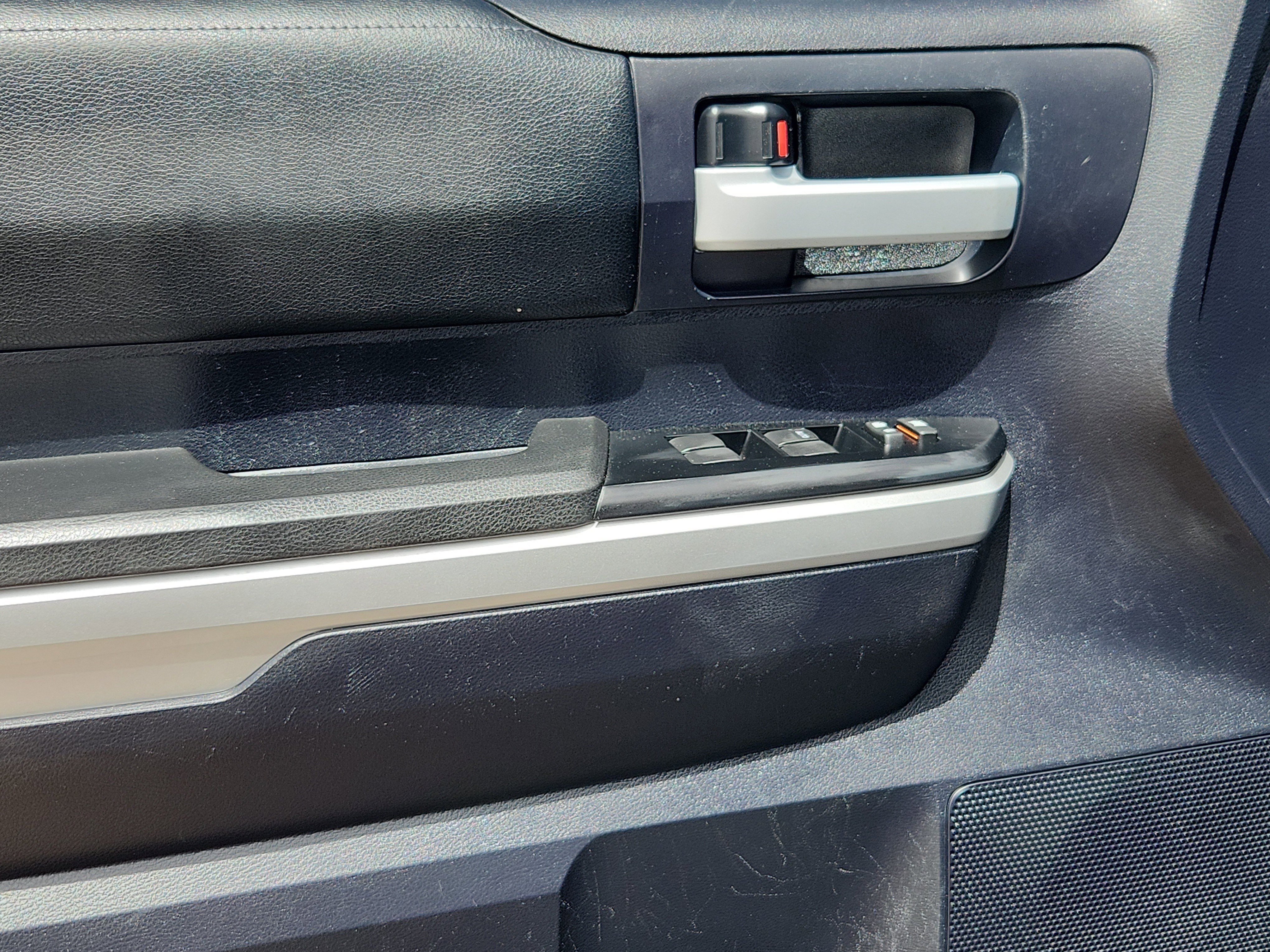 Used 2014 Toyota Tundra SR5 w/ TRD Off Road Package image 5