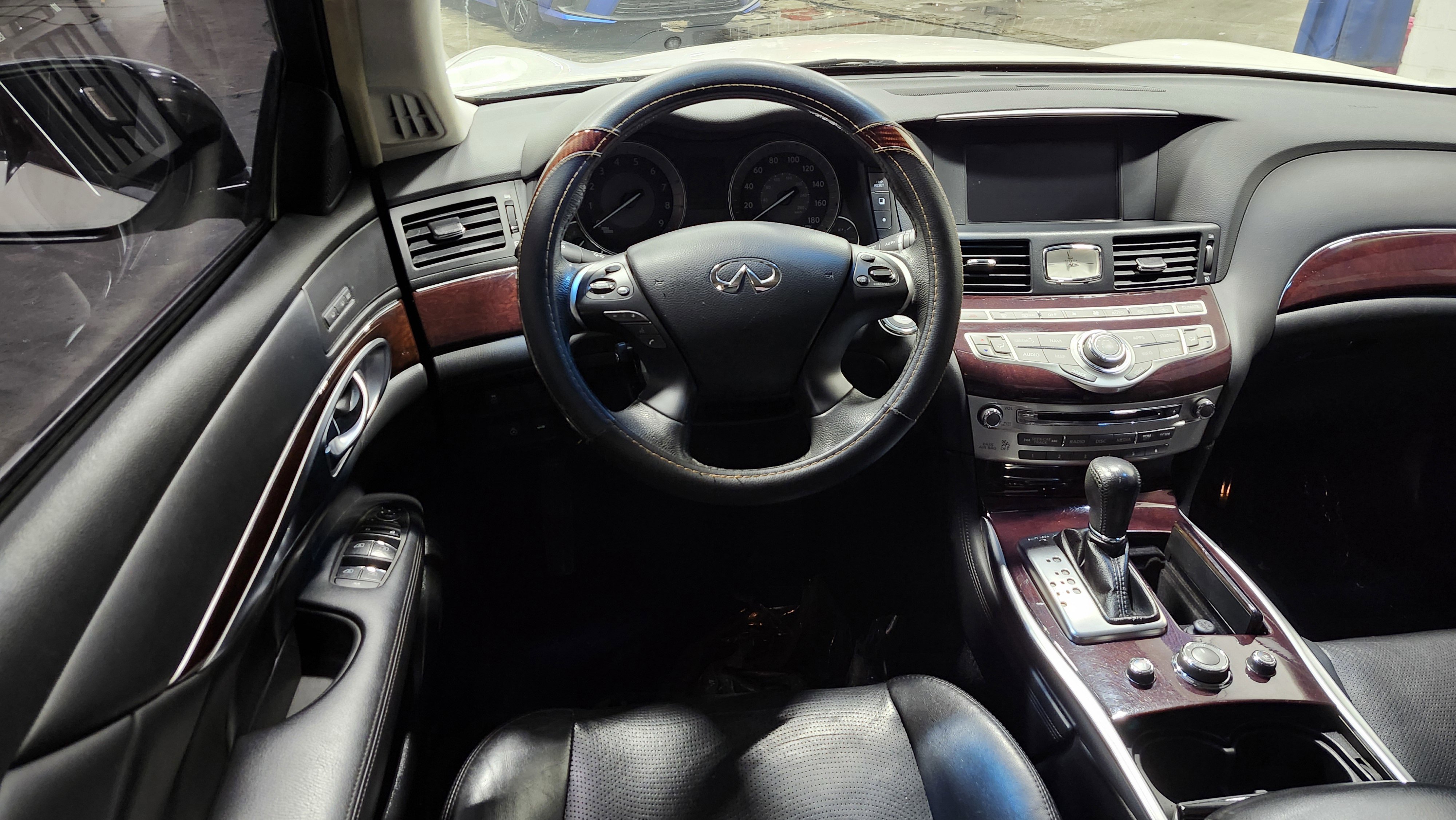 Used 2019 INFINITI Q70 Luxe image 28