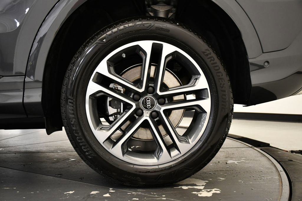 Used 2025 Audi Q5 Premium w/ Convenience Package image 14