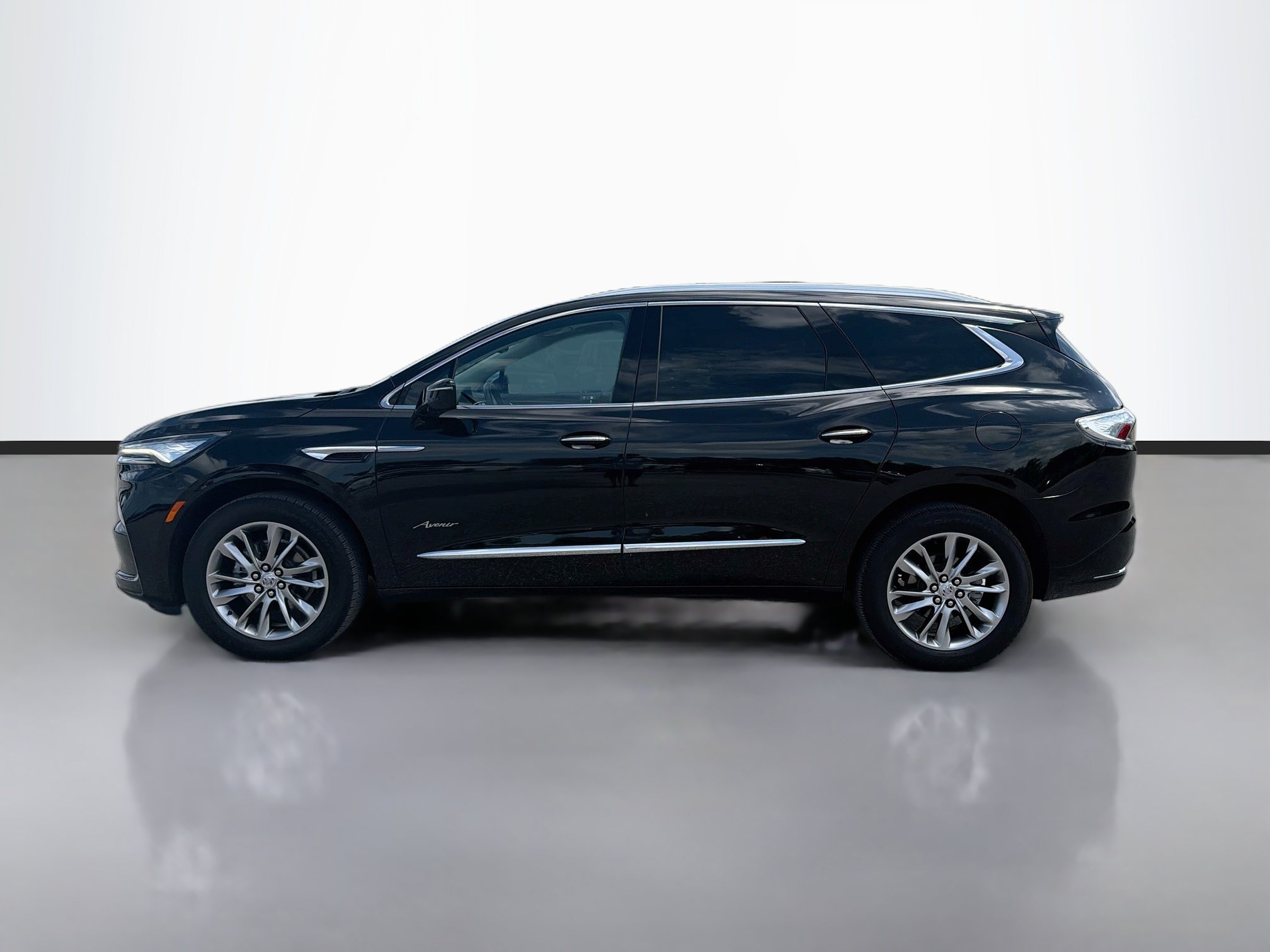 Used 2024 Buick Enclave Avenir w/ Avenir Technology Package FWD image 2