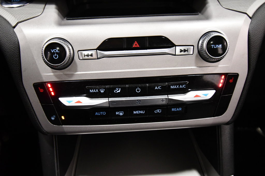 Used 2023 Ford Explorer XLT w/ Equipment Group 202A AWD/4WD image 27